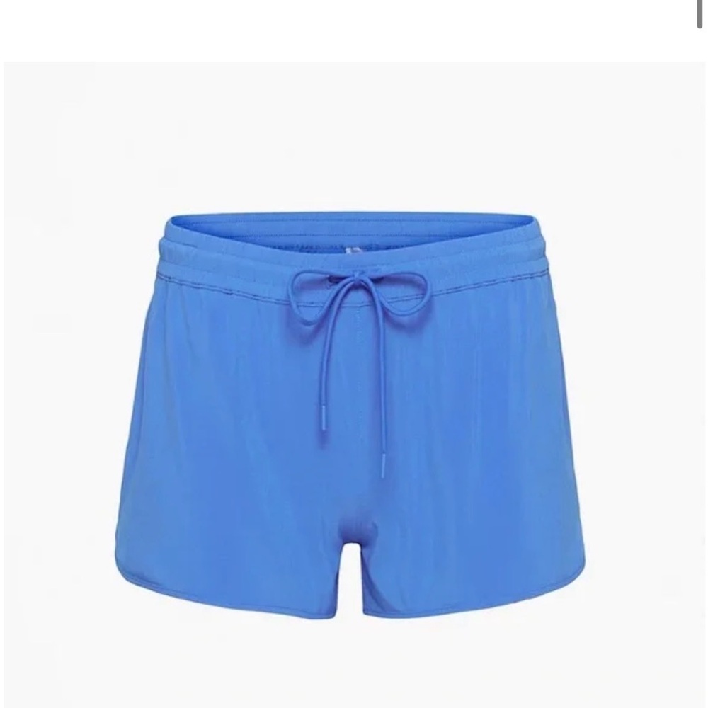 ARITIZIA TNA ACTION 3 INCH ATHLETIC SHORTS SIZE SMALL